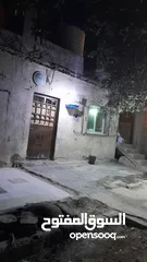  4 بيت مكون من غرفتين + صاله خارجيه+ صاله داخليه +مطبخ +حمام
