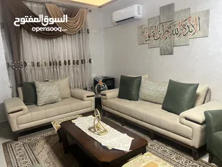  3 طقم كنب 7مقاعد للبيع بسعر ممتاز باللون البيج والاخضر