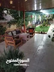  3 شقه للبيع مساحة 330م 150م داخلي و180 خارجي.