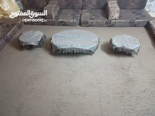 10 جلسه عربية اسفنج ضغط 18 مع طاولات خشب مع سجاده خمسة باربعه ونص متر بحالة الوكالة.