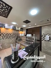  4 مطعم "للبيع مطعم جاهز بتصميم مميز وموقع استراتيجي، يقدم فرصة استثمارية رائعة للراغبين