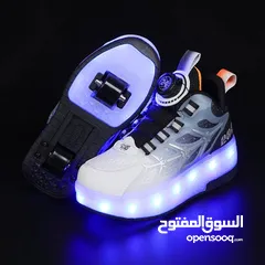  2 أحذية LED مضيئة مزودة بعجلات