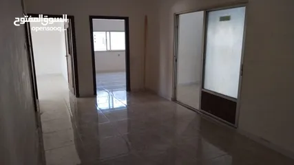  2 شقة ارضية 140متر مع حديقة 175 متر مع كراح محول لمخزن 38 متر بسعر لقطة من المالك حي الاطباء والمهندسي