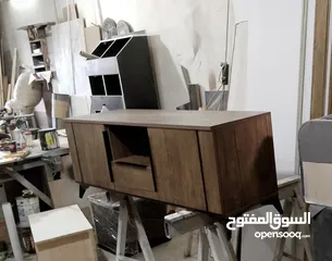  2 طاولة تلفزيون جديدة بتصميم عصري تفصيل عند نجار للبيع