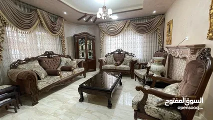  16 طقم كنب 7 مقاعد شبه جديد مع طربيزات
