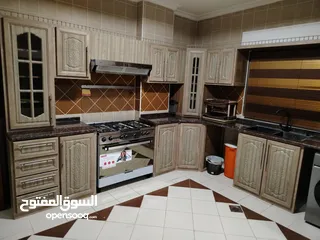  11 شقه مفروشه للايجار ابونصير مطله على شارع الأردن