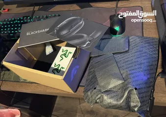  4 سماعات ريزر مستعمل بلاك شارك في تو فيها مايك  Used Razer headset Blackshark v2 with built in mic