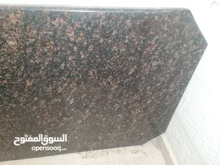  3 طاولة مطبخ رخام جرانيت أسود   طولها 115 وعرض 80