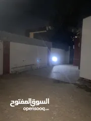  14 قطعة ارض عليها منزل واستديو