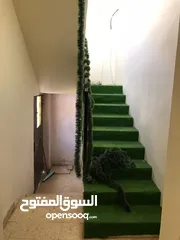  12 منزل طابقين مستقل للبيع   في منطقة الزرقاء جبل الامير حسن خلف مسجد سعد بن معاذ