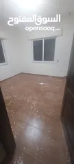  10 شقه سكنيه للبيع ويتوافر جميع الخدمات مثل سوبر ماركت وصيدليه وحلاق