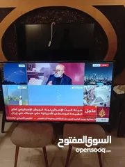 2 للبيع شاشه رومو فل سمارت حجم 55 استخدام شهر لسه لزقات الشركه عليها مع كرتونتها واغراضها فيها حز بسيط