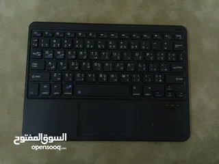  5 جهاز ايباد بحالة ممتازة للبيع بسعر مغري مع كيبورده وقلمه وكرتونته