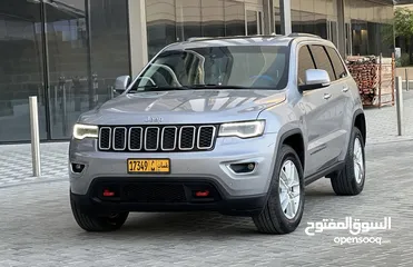  4 Jeep Grand Cherokee