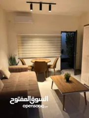  7 استوديوهات فاخرة مفروش للايجار في الارسال قرب عماره السفينه ومفروشات الرونق  يوجد عمولة نصف شهر