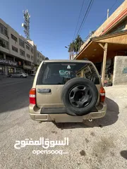 2 سازوكي فيتارا للبيع موديل  2005 لون شمباني