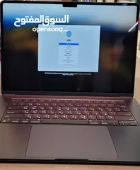  1 MacBook Air 15 M2 (512GB-8GB) جديد للبيع فيه خبشة بسيطة في الكفر