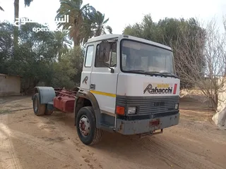  1 شاحنة ايفكو 2002