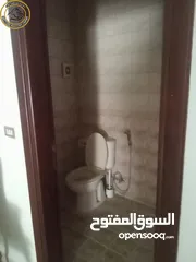  5 شقة أرضية مميزة للبيع في عبدون الشمالي 220م مع حديقة وترسات 200م يسعر مغري