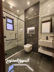  13 شقة طابقية للبيع في حي الصحابة - ref : 14579