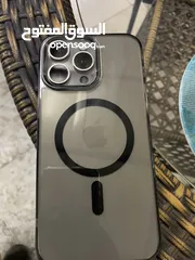  2 ايفون15برو ماكس 2950 شبه جديد وبحالة ممتازة جدا مع شاحن الأصلي كامل وسماعات وكفچر اصلي لشحن لاسلكي.