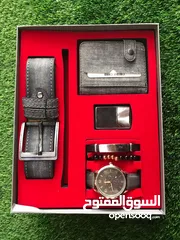  8 بكج ساعات رجالي أنيق يحتوي سبع قطع لكل منها مظهرها الخاص والمميز