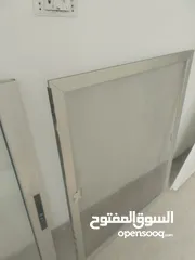  1 شباك المنيوم مقاس 1.5 بحالة الوكالة بالاضافه إلى حمايه 1.5 حديد ثقيل