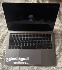  1 MacBook Pro i7 - 13inch - 2016