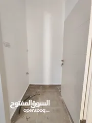  3 شقة ارضية مع ساحه غير مفروشة للايجار في سردا