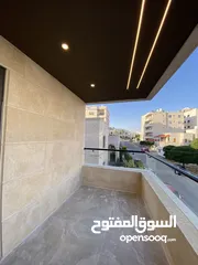  8 شقة فخمة 205 م طابق ثاني وطابق اول في طريق المطار قرب جامعة البتراء 3 نوم 2 ماستر سوبر