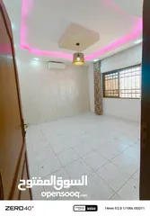  2 للبيع شقه طابقيه اسكان جديد وحالة شقه ممتاز جدا بحاجه لدهان فقط 3 غرف ومعيشى ومنهم غرفه ماستر ......