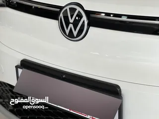  4 VW ID4 CROZZ PRO 2024 PIANO BLACK أبيضّ لؤلؤي