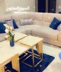  5 كورنر 10 مقاعد لون بيج ومخدات لون كحلي  ووجه مخدات لون بيج  طاوله سفره 7 مقاعد لوم جوزي بني