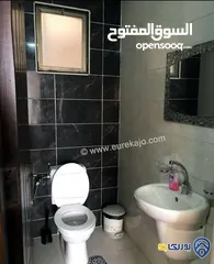  6 شقه ارضيه مميزه 150م مع ترس بالقرب من كافيه هاشم