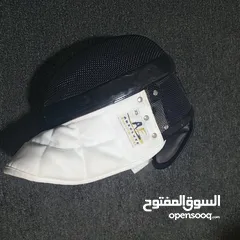  3 خوذة مبارزة بحالة ممتازة