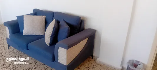  5 Are you looking for that particular contemporary living room set? Then look no further.