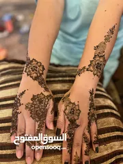  2 Henna artist