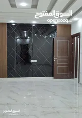  9 شقة مميزه مساحتها 160م او مع روف 200 م في الحي الشرقي