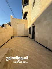  3 شقة طابقية طابق ارضي مع 3 ترسات باجمل مناطق مناطق تلاع العلي