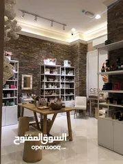  4 محل راقي في شارع خليفه عطور ومستحضرات التجميل الطبيعية للبيع
