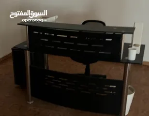  4 اثاث مكتب فاخر استعمال بسيط جدا - شبه جديد بسبب السفر