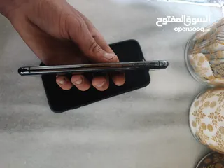  4 ايفون اكس اس ماكس بحالة الوكاله فقط البرداي العلويه غير شغاله في نقطة للتحكم والبلوتوث