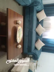  7 غرفة ضيوف و طاولت سفره