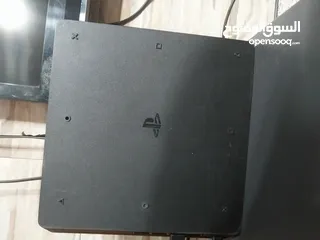  3 بلايستيشن 4 مستعمل اقل من سنة وكالة مش مصلح مع سي دي فيفا 23 و يدتان فيهم عطل موضح بالوصف