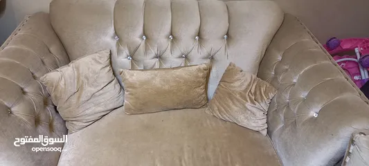  7 طقم كنت تفصيل لون بيج معرق كامل للبيع كامل 11 مقعد مع مساند استعمال عرسان  استعمال اقل من سنة
