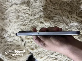  4 ايفون 15 برو ماكس الشاشه ما بيها شي هاي الحمايه مكسوره