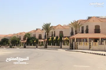  22 تملك فيلا العمر في ضاحية الأندلسية
