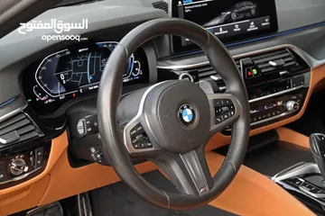  13 الفئة الخامسة BMW 530e  plug in hybrid M Performance Power