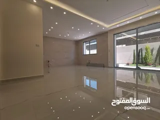 27 شقة ارضيه 210 م وحديقه وكراج 300 م في اجمل مناطق قرية النخيل