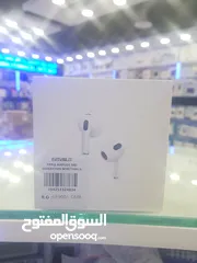  1 AirPods (3rd generation) with MagSafe Charging Case  AirPods (الجيل الثالث) مع علبة شحن MagSafe